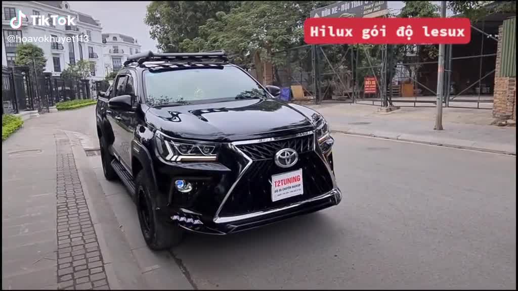 Thợ Việt độ Toyota Hilux thành Lexus chỉ với gần 100 trăm triệu đồng