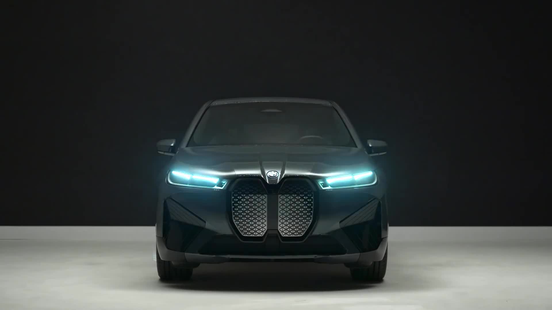 Công nghệ BMW E Ink giúp đổi màu xe chỉ bằng một nút bấm