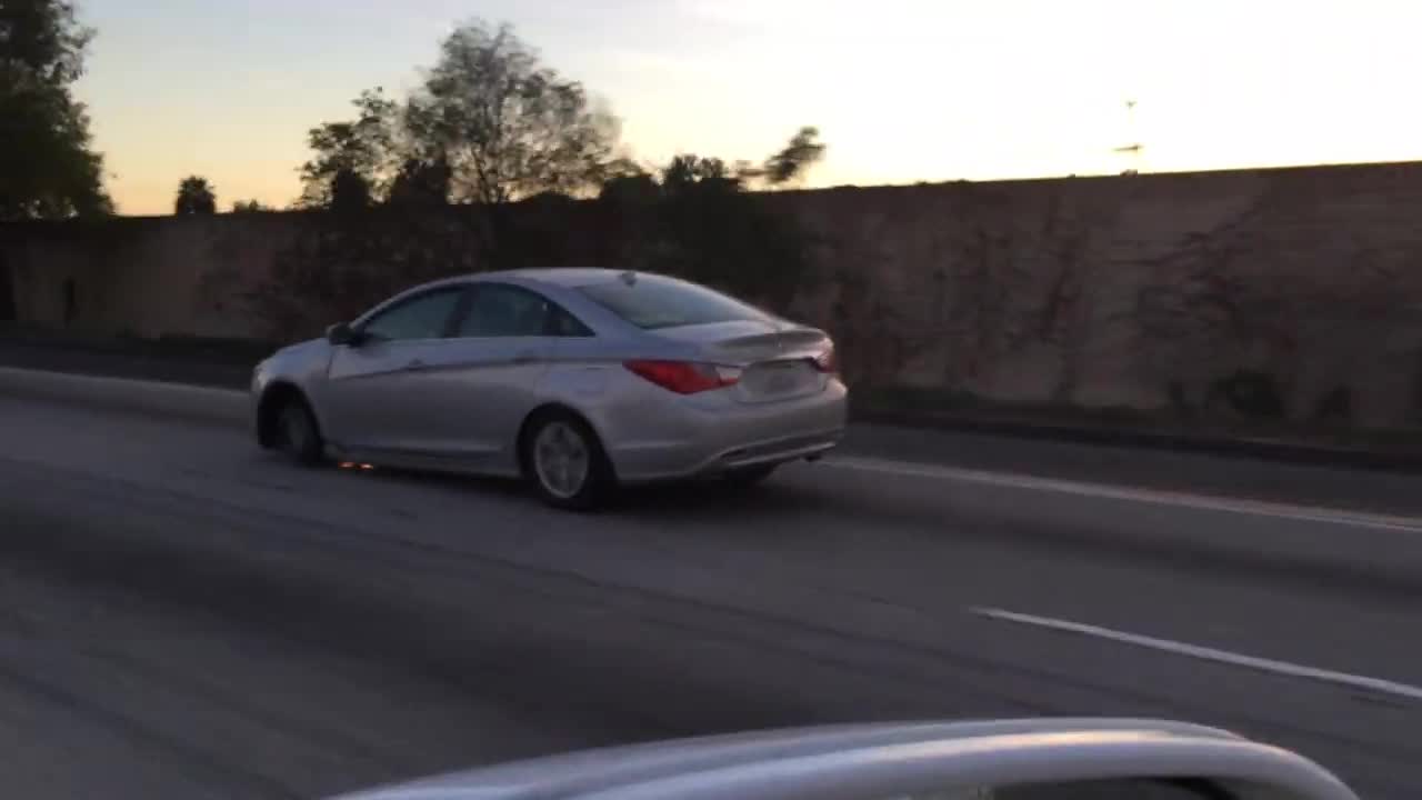 Hyundai Sonata xịt lốp trên cao tốc