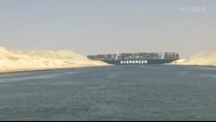 Nỗ lực giải cứu siêu tàu đang mắc kẹt ở kênh đào Suez