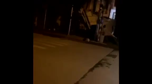 VIDEO- Nhà 3 tầng bất ngờ đổ sập trong đêm ở Lào Cai