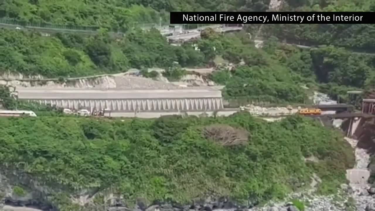 Hiện trường vụ tai nạn tàu ở Đài Loan khiến 48 người chết