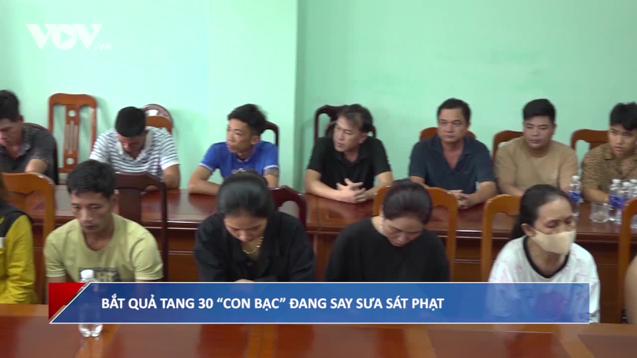 Bắt quả tang 30 “con bạc” đang say sưa sát phạt Kenh14 Video