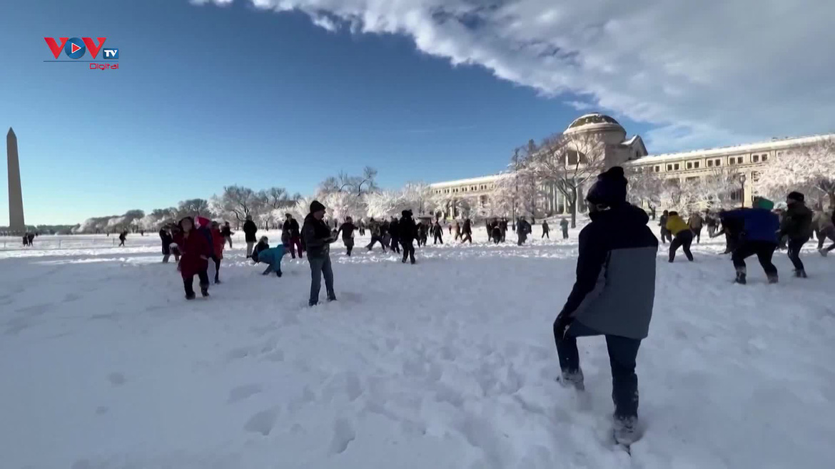 Mỹ: Hàng trăm người tham gia vào trận chiến cầu tuyết