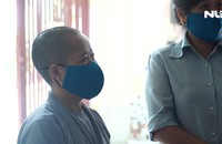 Báo Người Lao Động trao tặng quà cho trẻ em và người già