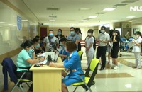 Lo ngân hàng máu cạn kiệt, nhân viên y tế xếp hàng chờ hiến máu