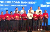 Chủ tịch nước Nguyễn Xuân Phúc tặng 5.000 lá cờ cho Chương trình “Một triệu lá cờ Tổ quốc cùng ngư dân bám biển”