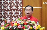 Chương trình “Cờ Tổ Quốc biên cương” và “Tổ quốc cần, cả nước chung tay”  tặng 10.000 lá cờ Tổ quốc cùng nhu yếu phẩm trị giá 450 triệu đồng cho quân dân biên giới Tây Ninh