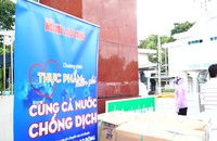 Báo Người Lao Động tặng quà cho 2 bệnh viện tại TP HCM