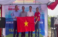 Trao tặng 15.000 lá cờ Tổ quốc và 100 triệu đồng học bổng tại Kiên Giang