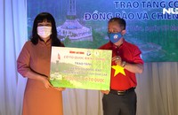 Báo Người Lao Động trao 10.000 lá cờ Tổ quốc cho đồng bào, chiến sĩ tỉnh Đắk Lắk
