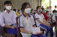 Báo Người Lao Động trao học bổng tại Tiền Giang