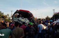 Gia Lai: Xe tải tông xe khách, ít nhất 10 người chết tại chỗ