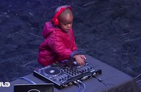 Clip: DJ 3 tuổi làm nổ tung sân khấu Nam Phi Got Talent 2015