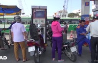 Giá xăng giảm 730 đồng/lít