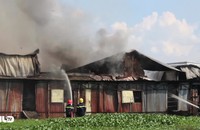 Xưởng sản xuất mũ bảo hiểm cháy rụi