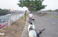 TP HCM: Xe khách lao xuống kênh Tàu Hủ