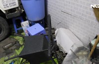 Xe container húc xe rác lao vào nhà dân, 2 người bị thương