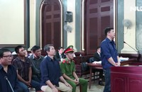 Vụ logo xe vua: Thanh tra giao thông đeo khẩu trang nhận hối lộ