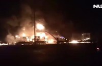 Xe bồn chở xăng bị tai nạn, gây cháy hàng loạt căn nhà, 6 người chết