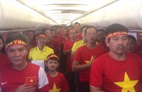 CĐV Việt Nam “đổ bộ” xuống sân bay Kuala Lumpur