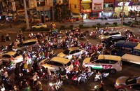 Vật vã trên hàng loạt cung đường khu Đông TP HCM chiều đầu tuần