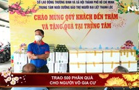 Trao 500 phần quà cho người vô gia cư