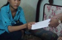 Báo Người Lao Động ủng hộ gần 70 triệu đồng cho 2 trẻ nuôi cha bại liệt