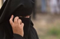 IS chặt tay 3 phụ nữ vì dùng điện thoại di động