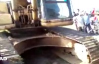 Công an điều tra vụ người dân bị máy xúc gây thương tích tại Hải Dương