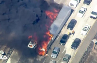 Cháy rừng, thiêu rụi nhiều xe hơi trên đường cao tốc