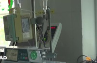 Bé bị dao đâm xuyên sọ phải phẫu thuật lần 2 vì nhiễm trùng