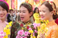 Phóng sự: Áo dài cách tân – cơn sốt mới của phụ nữ Việt