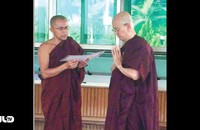 Cựu tổng thống Myanmar đi  "tu tập"