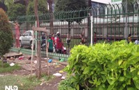 Ghi nhanh: Cách vượt rào quá nguy hiểm của công nhân ở Công ty Pou Yuen