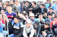 Hàng ngàn người chen nhau mua vé trận bán kết Việt Nam – Indonesia