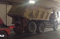 Phong toả hầm Thủ Thiêm nhiều giờ vì xe ben lật