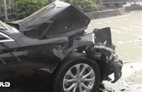 Ô tô bị container cán nát xe, dân đập cửa giải cứu tài xế