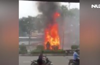 Kinh hoàng, ô tô bốc cháy ngùn ngụt trên đường Trường Chinh