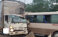 Xe khách tông trực diện xe tải trên QL 20, hơn 10 người nhập viện