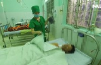 Thanh sắt dài 1,5m rơi, đâm xuyên cổ người thợ phụ hồ