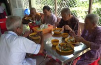 Ghi nhanh: Ấm lòng quán cơm 1.000 đồng ở xứ cù lao