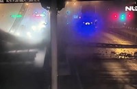 Clip: Xe tải tông sập giàn giáo trước hầm Thủ Thiêm