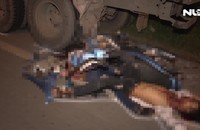 Xe máy tông vào đuôi xe tải, 2 công nhân tử vong