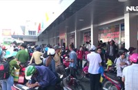 Khách đông nghẹt, xếp hàng chờ mua vé ở Bến xe Miền Tây