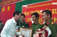 Thưởng nóng 100 triệu đồng cho Ban chuyên án phá đường dây 300 kg ma túy