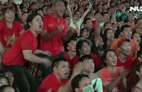 Cổ động viên vỡ oà cảm xúc trước chiến thắng của đội tuyển Việt Nam