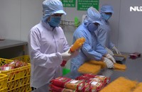 Bún dưa hấu, bánh tráng thanh long được làm như thế nào?