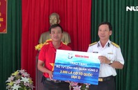 Trao 2.000 cờ Tổ quốc cho ngư dân Gành Hào