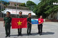 "Một triệu lá cờ Tổ quốc cùng ngư dân bám biển" đến với quân dân Bạch Long Vỹ